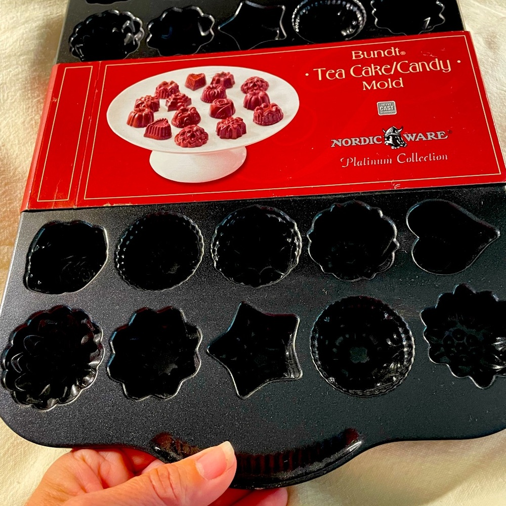NWT Nordicware Bundt | Tea Cake/Candy Mold {PREMIUM COLLECTION}